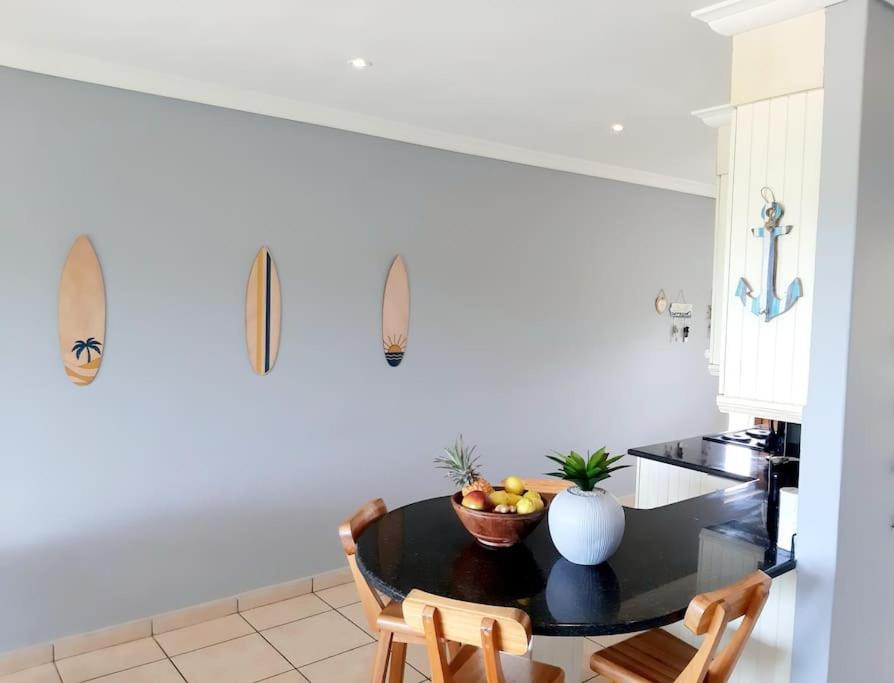 Izinyoni Place, Mangrove Beach Estate Port Shepstone Kültér fotó